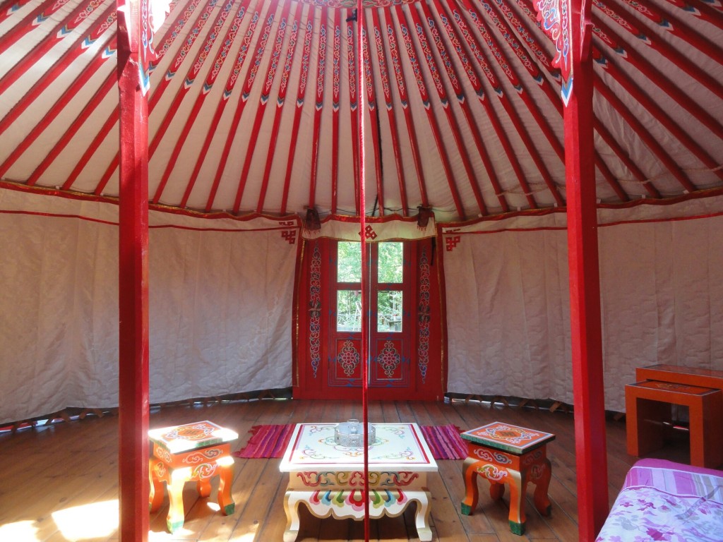 Rode Yurt voor 2 tot 6 personen